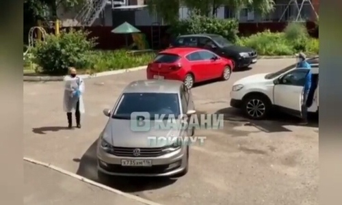Грозная председательница ТСЖ: жильцы дома в Казани просят успокоительную бригаду по COVID-19
