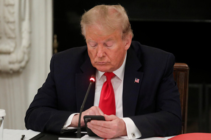 Трамп решил перейти на «телефонные митинги» из-за коронавируса Трамп решил перейти на «телефонные митинги» из-за коронавируса