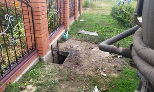 В Татарстане двое мужчин спустились в колодец, но выбраться не смогли: внизу скопился ядовитый метан