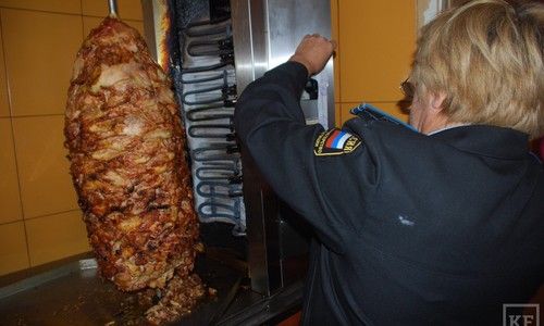 Продукты мыли в тазиках: в Казани закрыли два кафе из-за жалоб казанцев на антисанитарию