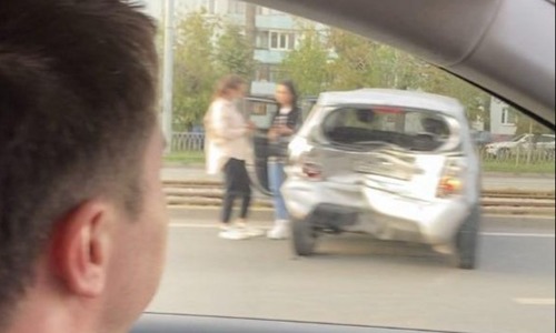 В Казани всмятку столкнулись две легковушки. Очевидцы сообщают, что есть пострадавшие В Казани всмятку столкнулись две легковушки. Очевидцы сообщают, что есть пострадавшие