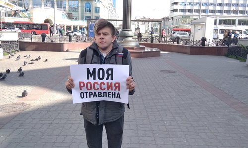 В Казани Штаб Навального вышел с пикетами в поддержку своего лидера. Пять активистов задержаны