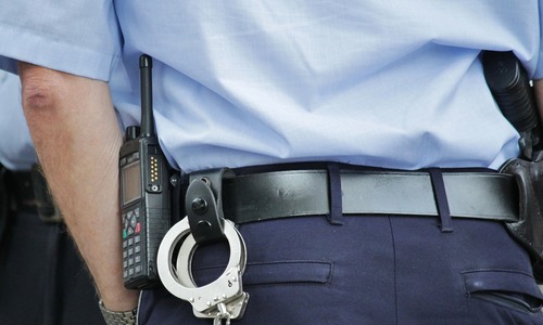 В Казани мужчина разыграл сцену задержания и обвинил полицейских в насилии