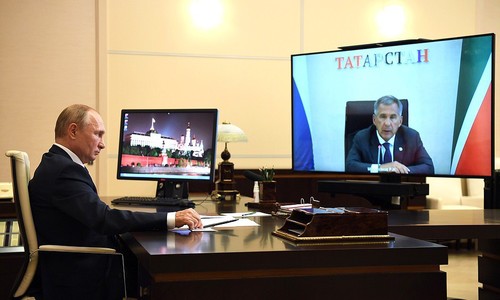 Минниханов отчитался перед Путиным о ситуации в Татарстане и попросил еще денег для республики
