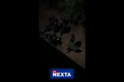 Силовики избили сидевших на лавочке в Минске парня и девушку Силовики избили сидевших на лавочке в Минске парня и девушку