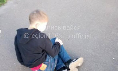 В Казани разыскивают парня, который на самокате сбил ребенка. У мальчика перелом В Казани разыскивают парня, который на самокате сбил ребенка. У мальчика перелом