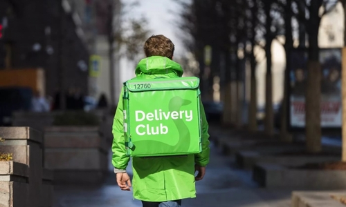 Компания Delivery Club откупилась от девушки, которой домогался курьер, купоном на 200 рублей