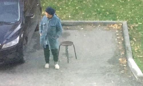 «Деревенские замашки»: в Казани засняли бабушку, которая больше часа караулила парковочное место «Деревенские замашки»: в Казани засняли бабушку, которая больше часа караулила парковочное место