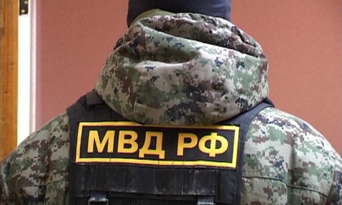 Центр «Э» в Казани накануне инаугурации Минниханова разносит активистам листовки с предупреждением Центр «Э» в Казани накануне инаугурации Минниханова разносит активистам листовки с предупреждением