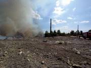 Опубликовали новые фото с пожара на мусорной свалке в Дарницком районе Опубликовали новые фото с пожара на мусорной свалке в Дарницком районе