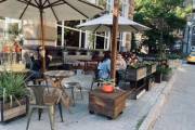 В Киеве рестораны и рынки нарушают правила карантина В Киеве рестораны и рынки нарушают правила карантина