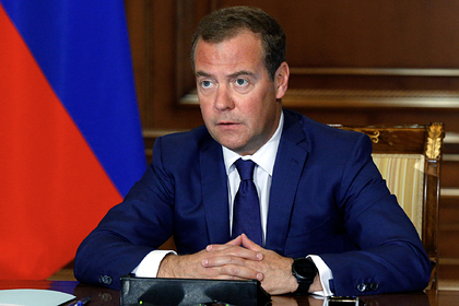 Медведев ответил на требование Польши выдать российских авиадиспетчеров Медведев ответил на требование Польши выдать российских авиадиспетчеров
