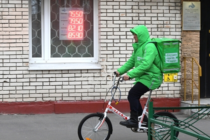 Курьер объяснил предложение клиентке «провести вместе полчасика» Курьер объяснил предложение клиентке «провести вместе полчасика»