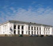 Киев снова настаивает на передаче в коммунальную собственность Гостиного двора Киев снова настаивает на передаче в коммунальную собственность Гостиного двора