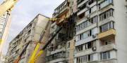 Как на Позняках укрепляют пострадавший от взрыва дом (фото)