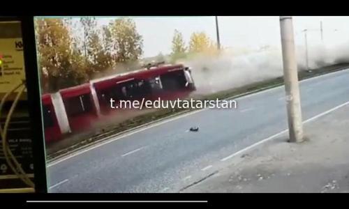 В полиции рассказали подробности аварии с вылетевшим с рельсов трамваем в Казани