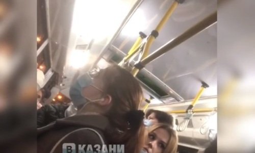 «Не заражайте меня, закройте рот!»: в троллейбусе Казани девушка отказалась надеть маску «Не заражайте меня, закройте рот!»: в троллейбусе Казани девушка отказалась надеть маску