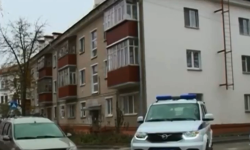 В Казани мужчину закололи горлышком от разбитой бутылки и оставили умирать в подъезде В Казани мужчину закололи горлышком от разбитой бутылки и оставили умирать в подъезде