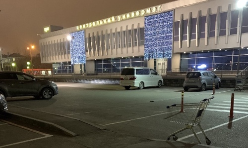 «Это для Собчак»: в Казани на парковке у ЦУМа снова нанесли странную разметку «Это для Собчак»: в Казани на парковке у ЦУМа снова нанесли странную разметку