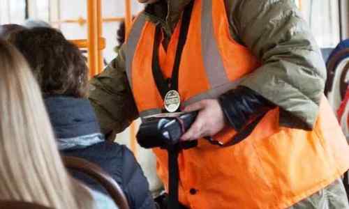 В Казани кондуктор высадила ребенка из автобуса в незнакомом месте В Казани кондуктор высадила ребенка из автобуса в незнакомом месте