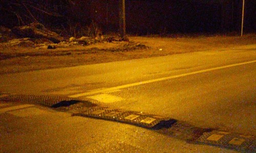 «Красавцы!»: в Казани неизвестный сломал «лежачего полицейского», который всем мешал «Красавцы!»: в Казани неизвестный сломал «лежачего полицейского», который всем мешал