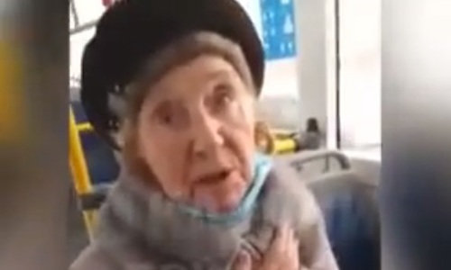 «Верни мои 500 рублей!»: пожилая пассажирка устроила скандал в троллейбусе Казани «Верни мои 500 рублей!»: пожилая пассажирка устроила скандал в троллейбусе Казани