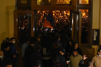 Протестующие в Армении озвучили свои требования Протестующие в Армении озвучили свои требования
