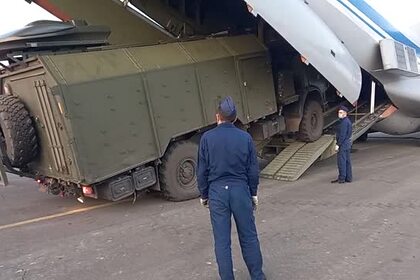 Российские Ил-76 с миротворцами и техникой прибыли в Армению Российские Ил-76 с миротворцами и техникой прибыли в Армению