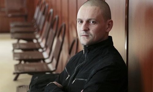 В Казани активист вышел на одиночный пикет в поддержку политика Удальцова, объявившего голодовку В Казани активист вышел на одиночный пикет в поддержку политика Удальцова, объявившего голодовку