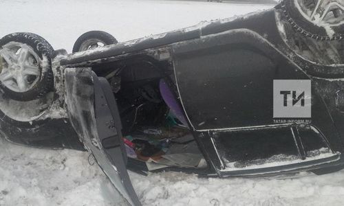 Вылетела с трассы и перевернулась: в Татарстане в жесткой аварии чудом выжила женщина