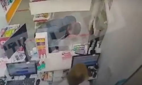 Мужчина пришел в аптеку с рецептом на лекарства от коронавируса и умер Мужчина пришел в аптеку с рецептом на лекарства от коронавируса и умер
