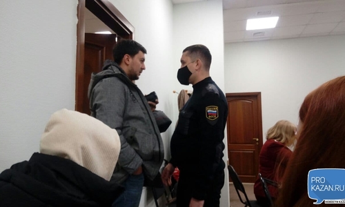 «Я хозяин личности Дамира Манжукова»: казанского блогера вывели из зала суда за шутки «Я хозяин личности Дамира Манжукова»: казанского блогера вывели из зала суда за шутки