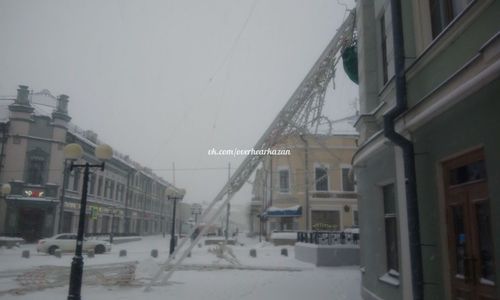 Очевидцы: на Баумана в Казани рухнула новогодняя иллюминация