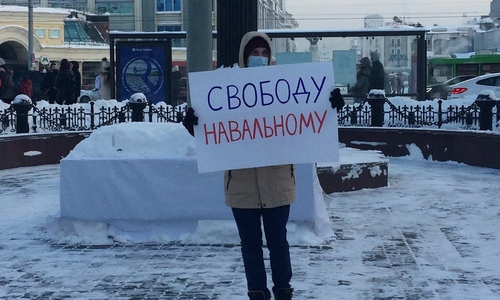 У часов на Баумана в Казани прошел пикет в поддержку Алексея Навального У часов на Баумана в Казани прошел пикет в поддержку Алексея Навального