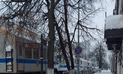 В Казани к центру города начала стягиваться полиция с автозаками В Казани к центру города начала стягиваться полиция с автозаками