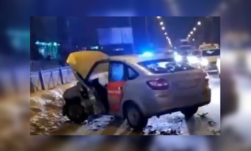 Очередное ДТП с участием такси произошло в Казани, пострадал водитель Очередное ДТП с участием такси произошло в Казани, пострадал водитель