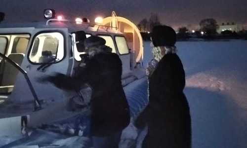 Чуть не провалились: в Казани две девушки обнаружили промоину, прогуливаясь по льду Волги