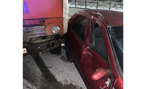 Мужчина в Казани на угнанном «КАМАЗе» попал в ДТП