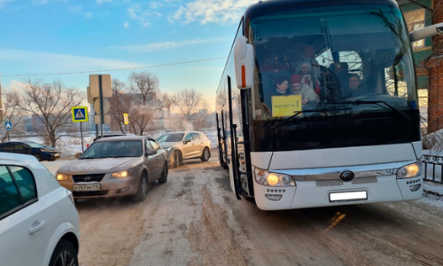 В Казани поймали водителя, который высадил детей из автобуса прямо на дорогу В Казани поймали водителя, который высадил детей из автобуса прямо на дорогу