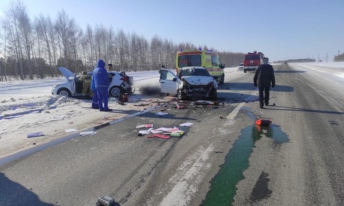В лобовом столкновении на трассе в Татарстане погибли четыре человека В лобовом столкновении на трассе в Татарстане погибли четыре человека