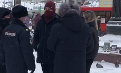 В Казани задержали двух человек на акции в память Немцова