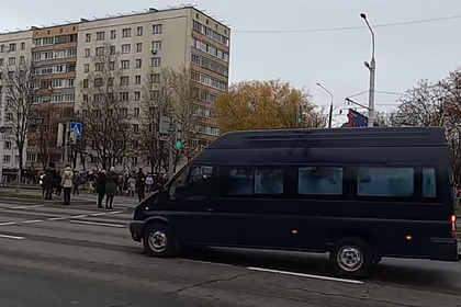 Сбитого милицейским автобусом белорусского протестующего осудят за хулиганство Сбитого милицейским автобусом белорусского протестующего осудят за хулиганство