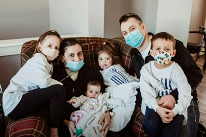 Женщина родила в состоянии комы и впервые увидела ребенка спустя три месяца Женщина родила в состоянии комы и впервые увидела ребенка спустя три месяца
