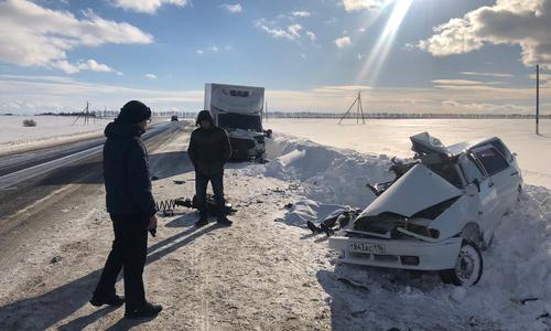 Женщина с двумя детьми попала в смертельную аварию в Татарстане