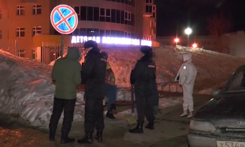 В Казани супружеская пара подралась со школьниками В Казани супружеская пара подралась со школьниками