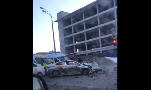 В Казани около Ак Барс Арены произошла серьезная авария с участием такси В Казани около Ак Барс Арены произошла серьезная авария с участием такси