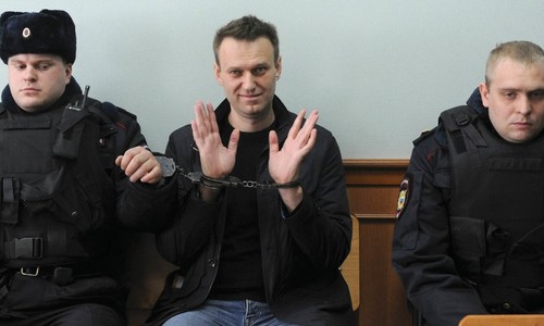 Оппозиционер Алексей Навальный заявил, что к нему применяют пытки бессонницей Оппозиционер Алексей Навальный заявил, что к нему применяют пытки бессонницей