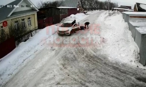 В отношении мужчины, который в Татарстане сбил и жестоко избил женщину, возбудили уголовное дело