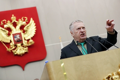 Жириновский призвал наградить отказавшихся преклонить колени перед ЛЧ судей Жириновский призвал наградить отказавшихся преклонить колени перед ЛЧ судей
