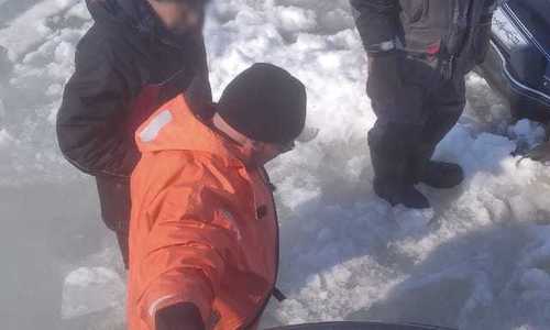 В Татарстане спасли двух рыбаков, которые провалились под лед в Лаишевском районе В Татарстане спасли двух рыбаков, которые провалились под лед в Лаишевском районе